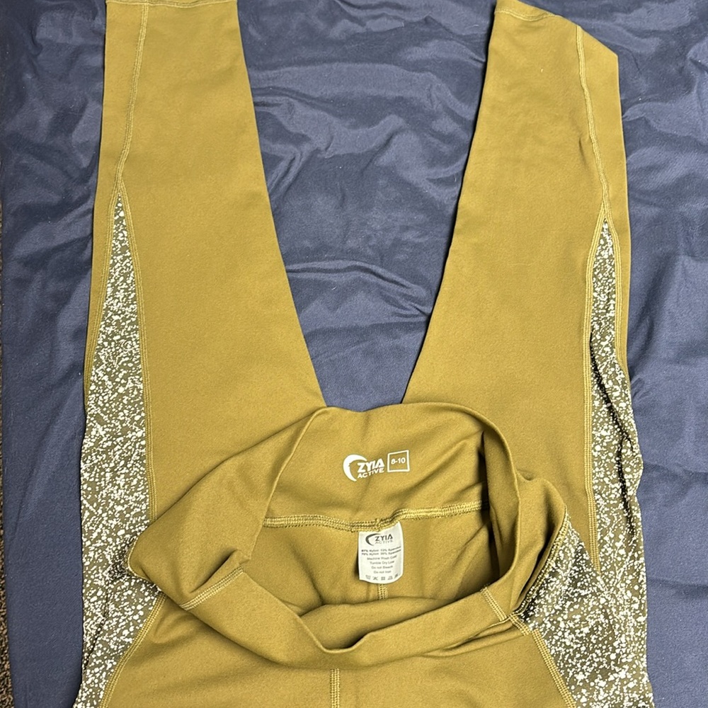 Zyia olive green leggings 8-10 - Picture 2 of 3